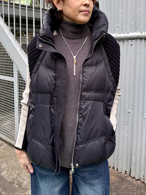 ニット×ダウンベスト