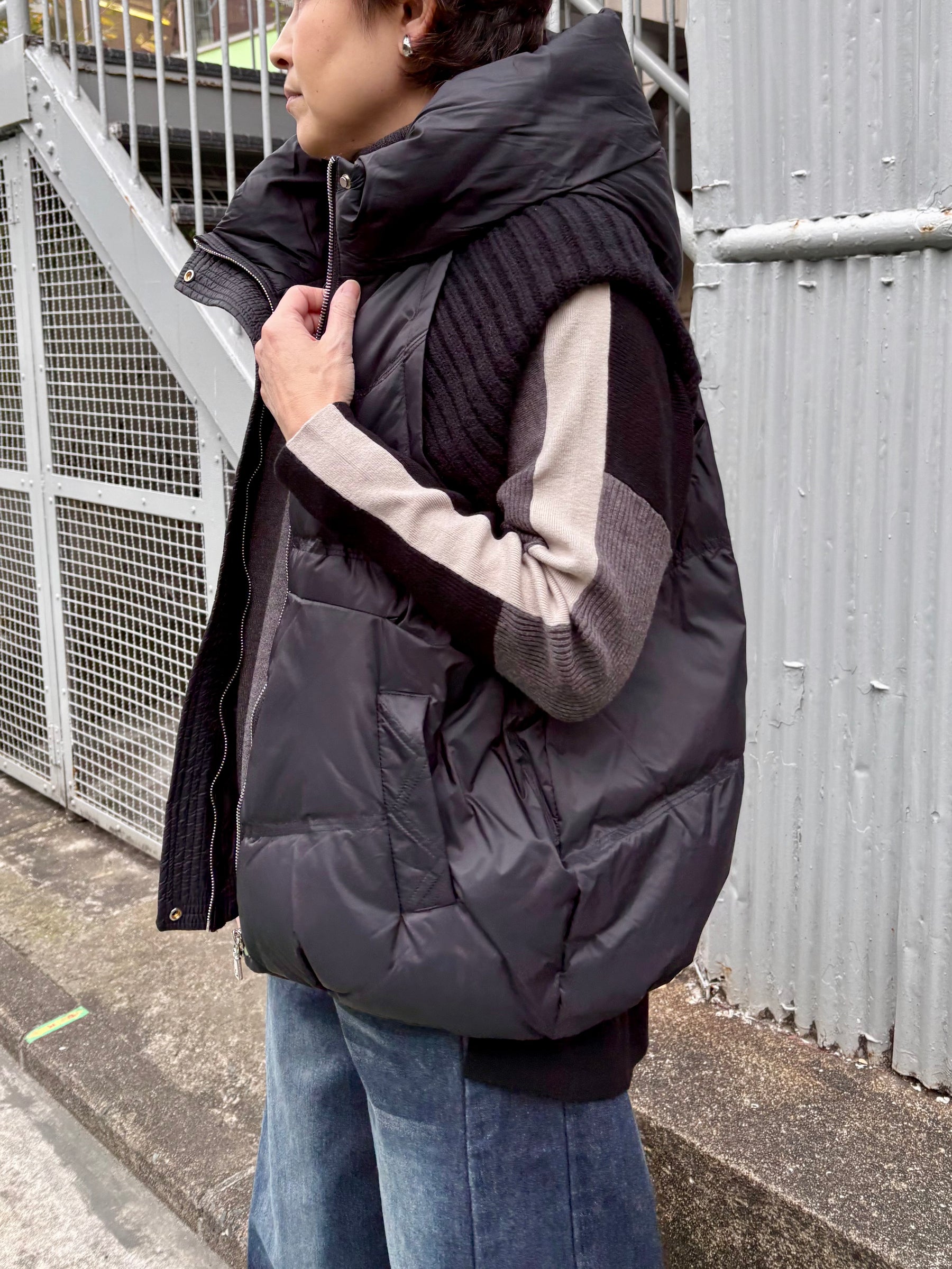 ニット×ダウンベスト