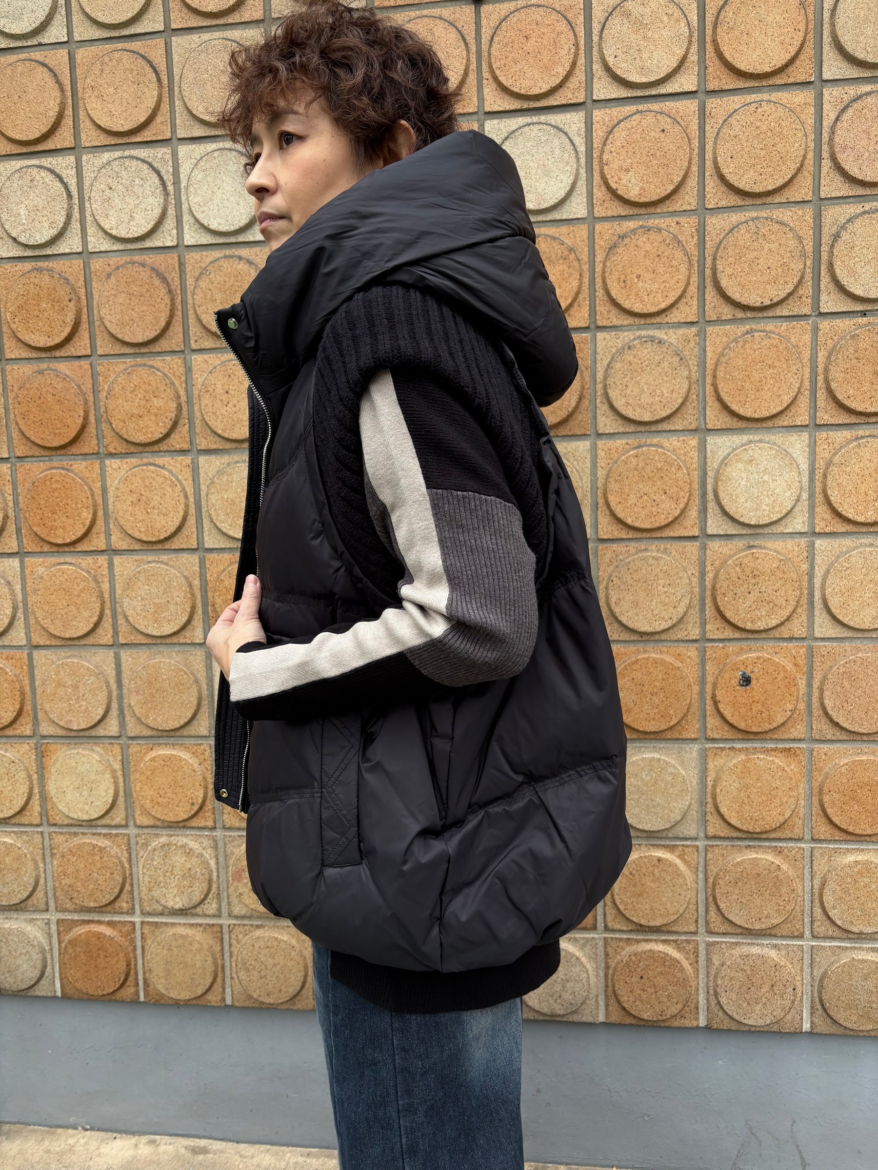 ニット×ダウンベスト