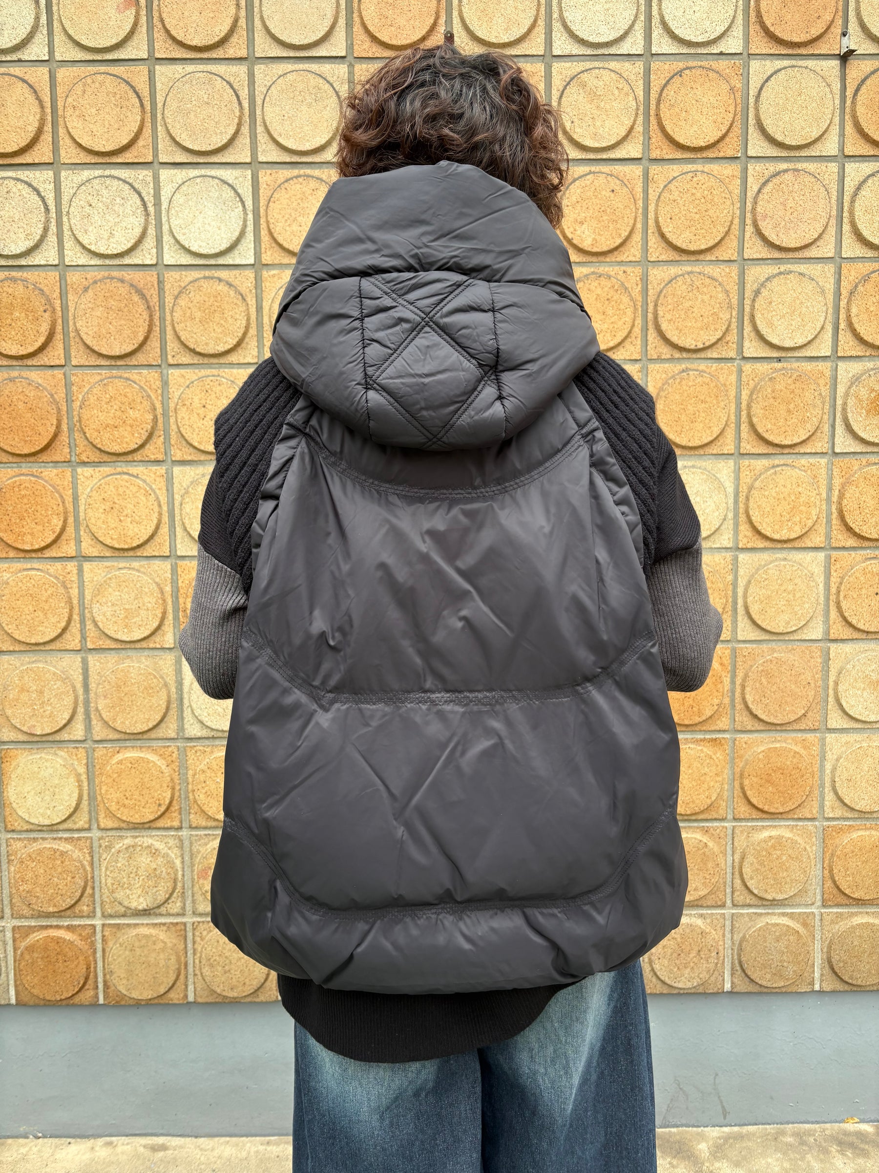 ニット×ダウンベスト