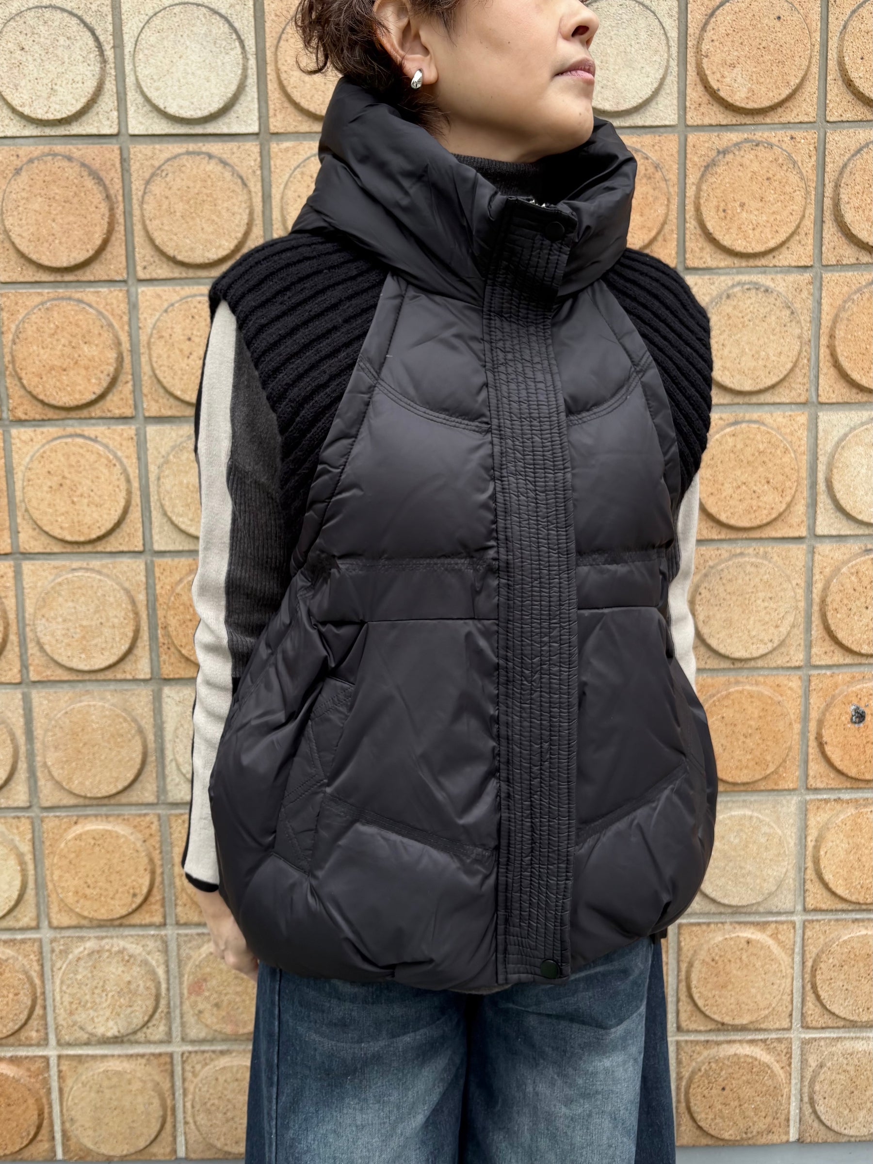 ニット×ダウンベスト