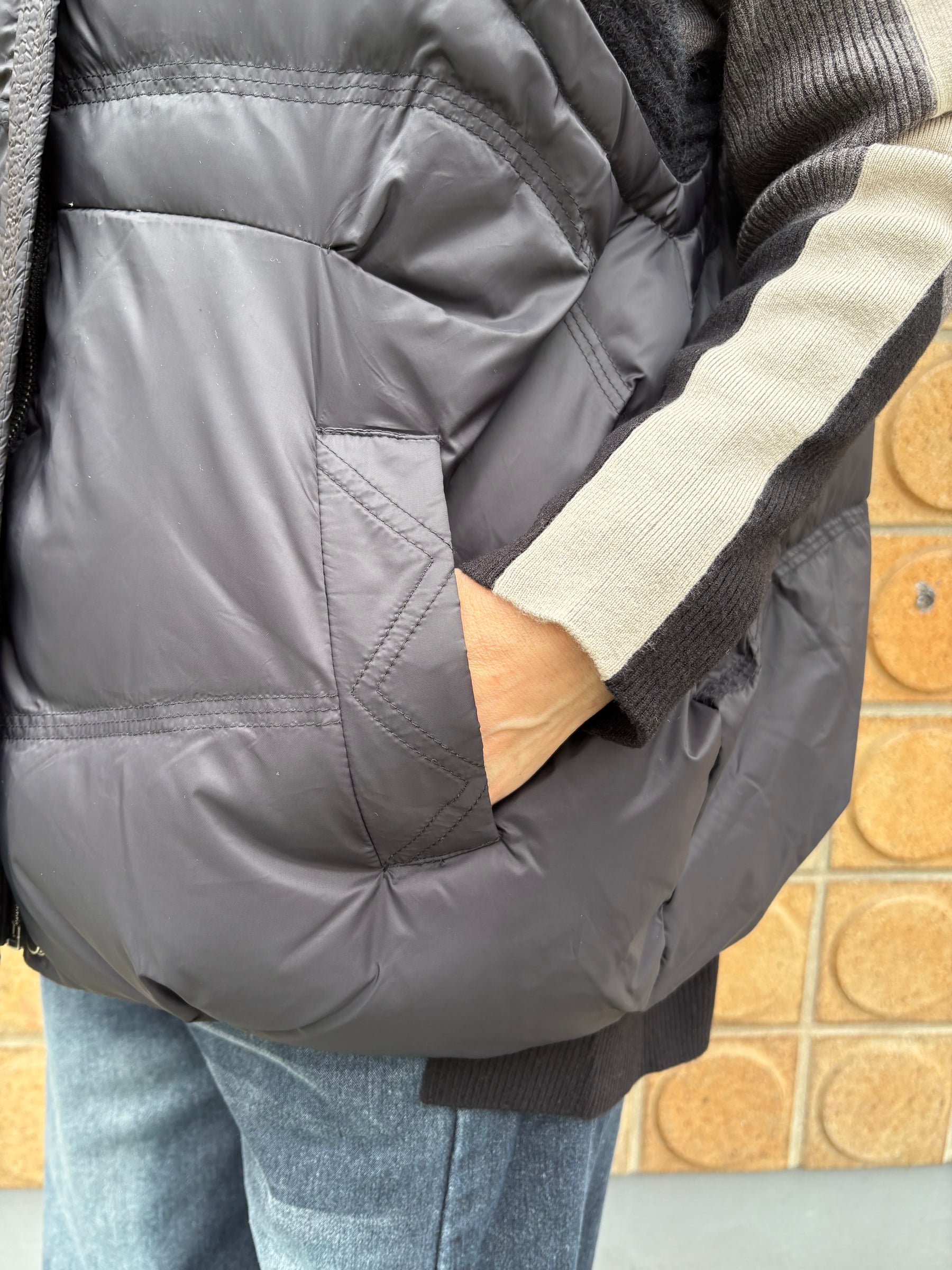 ニット×ダウンベスト