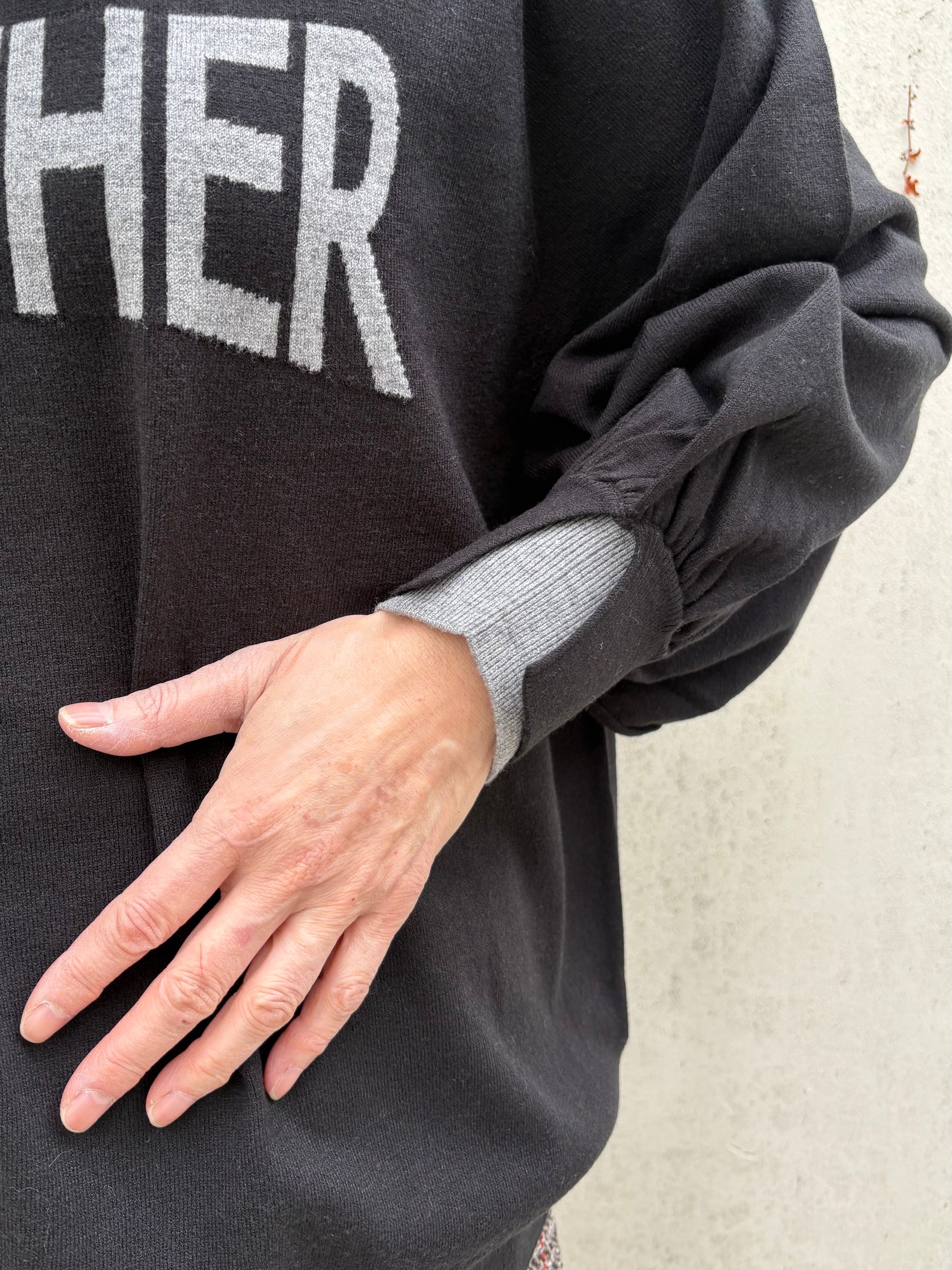 袖バルーンロゴニット