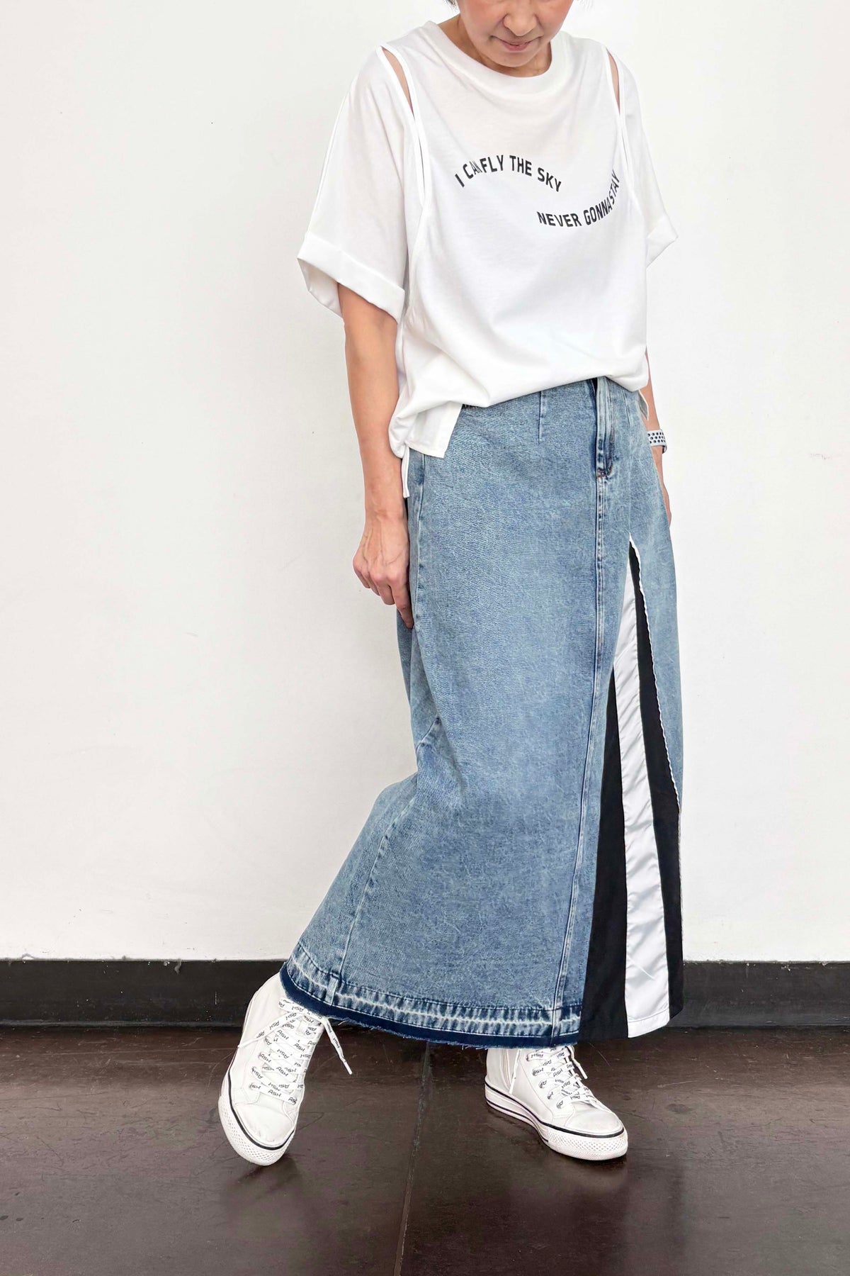 テキストロゴスリットカットソー