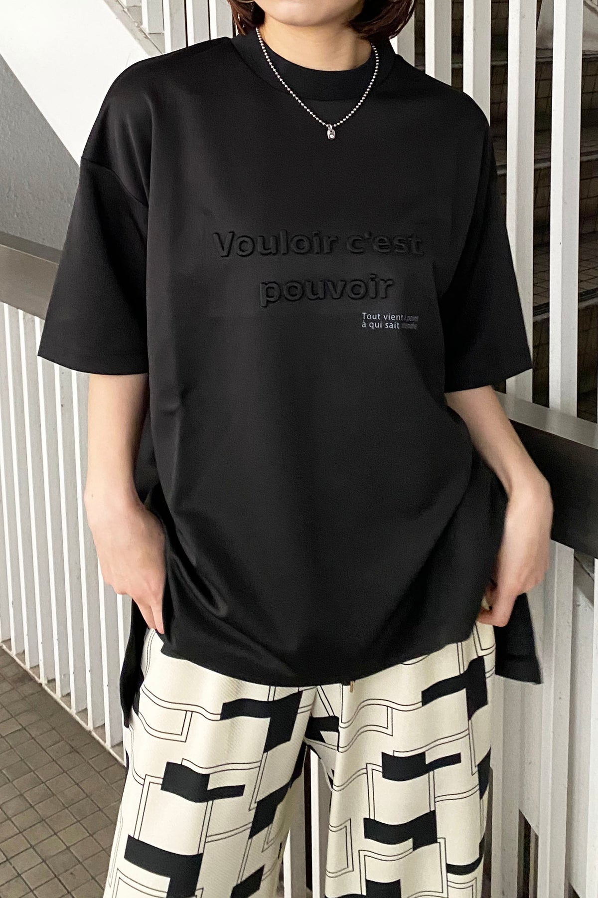 エンボスロゴバックテーププルオーバー
