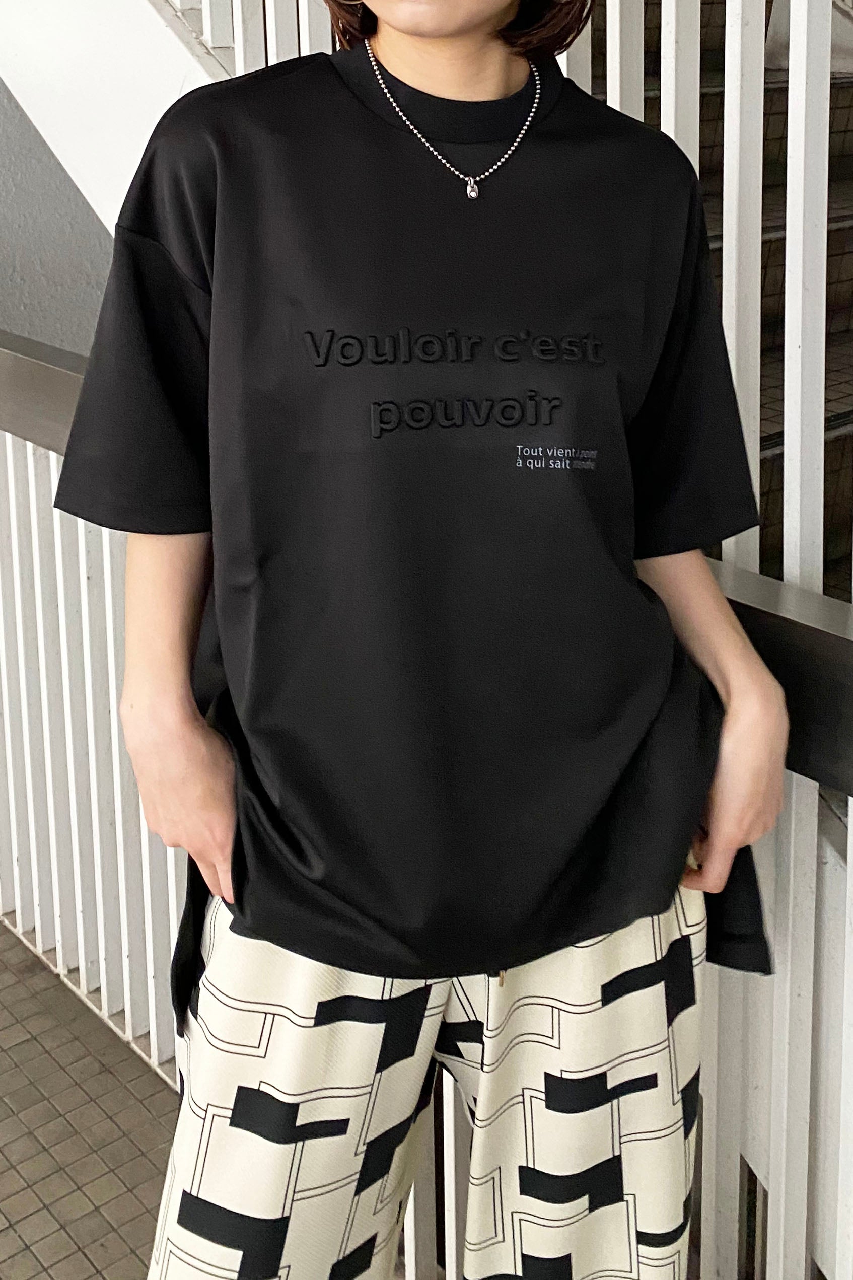 エンボスロゴバックテーププルオーバー