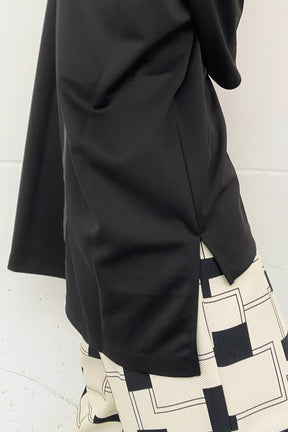 エンボスロゴバックテーププルオーバー