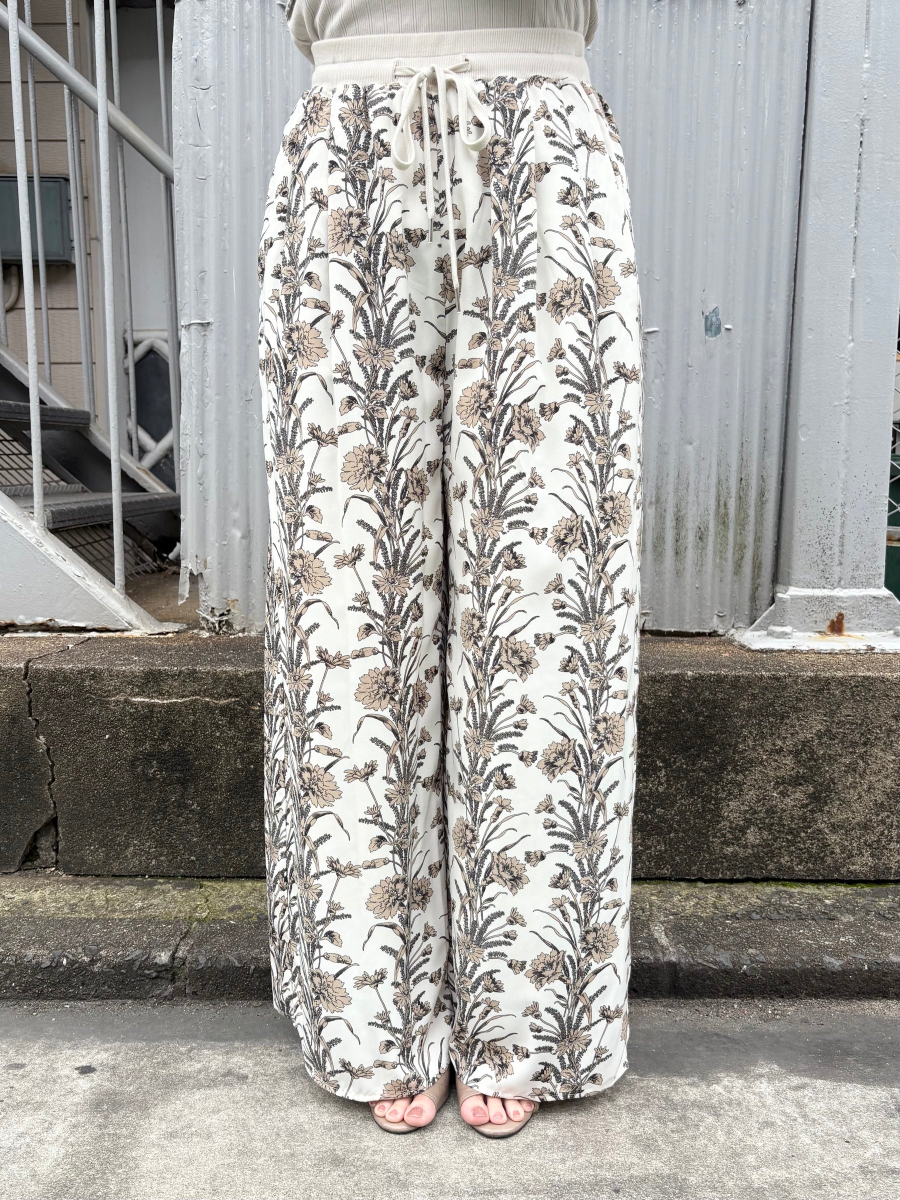 ボタニカルタックワイドパンツ