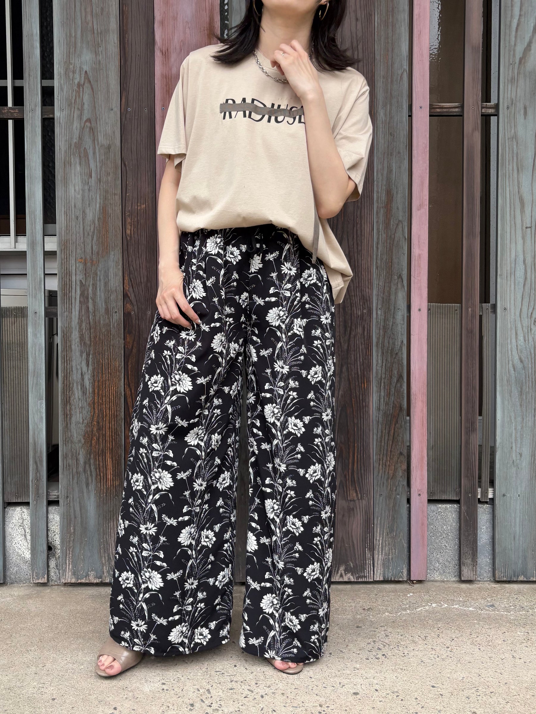 ロゴテープTシャツ