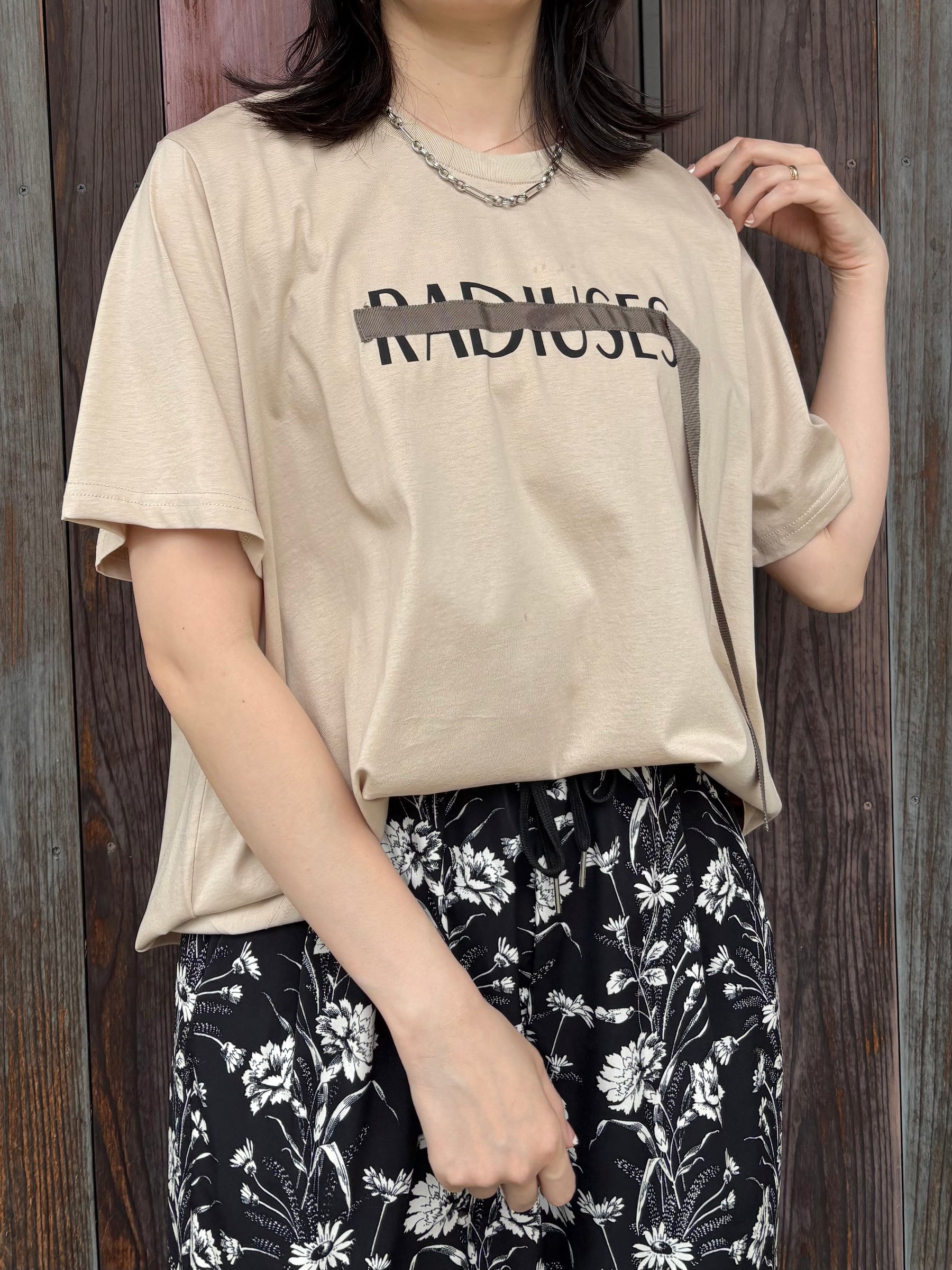 ロゴテープTシャツ