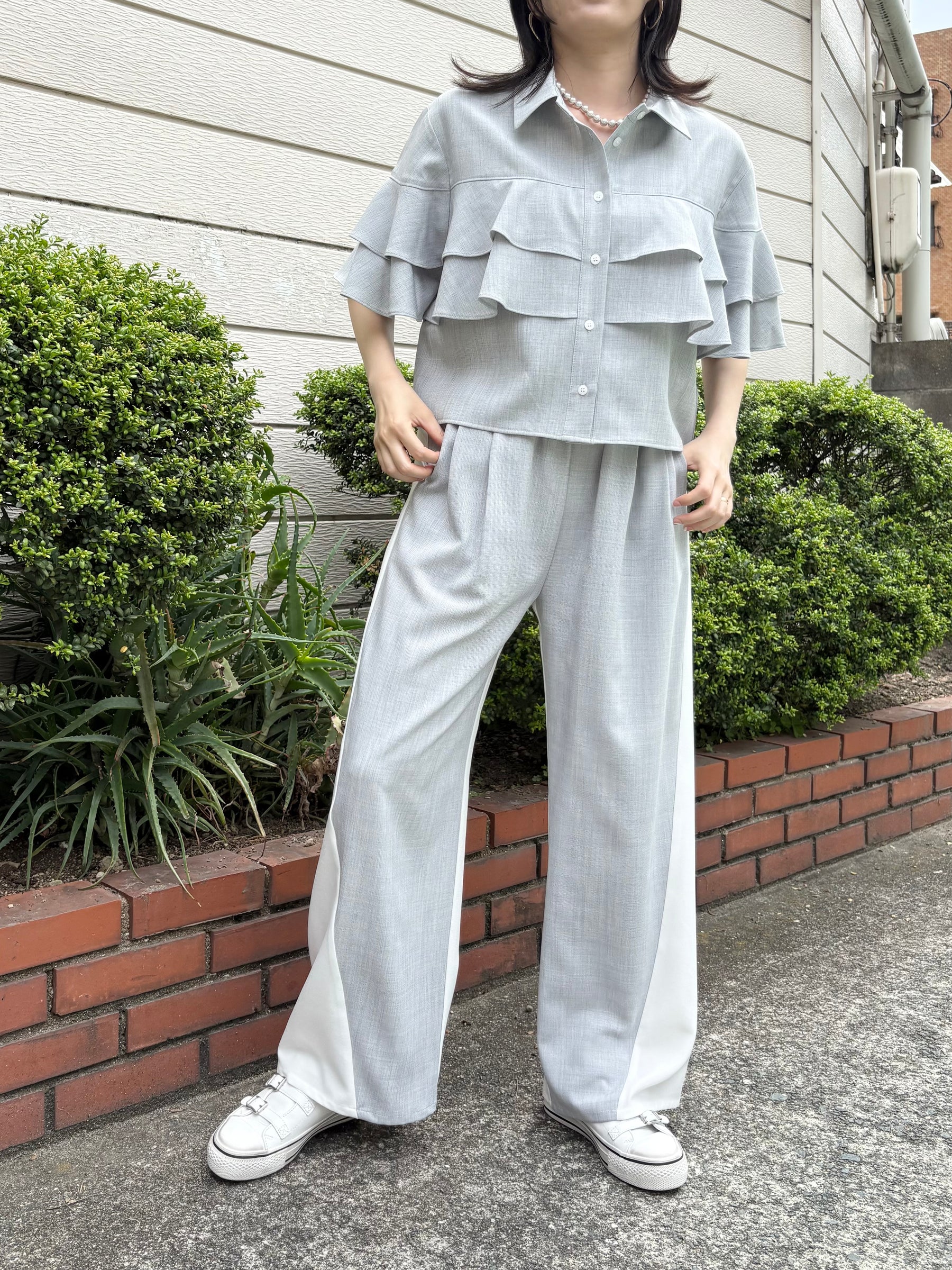 麻タッチラッフル半袖ブラウス