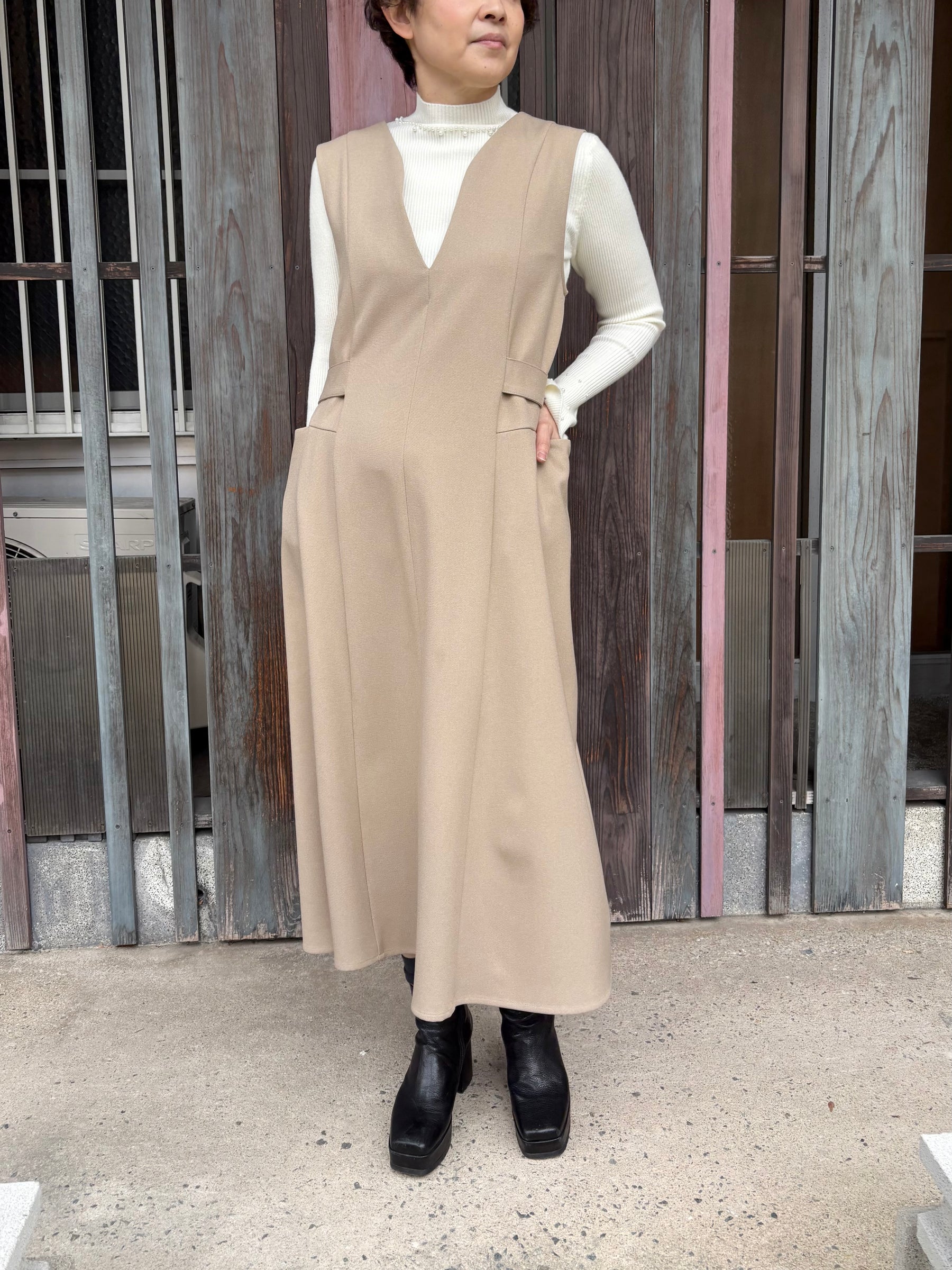 パール付袖フリルハイネックリブニット