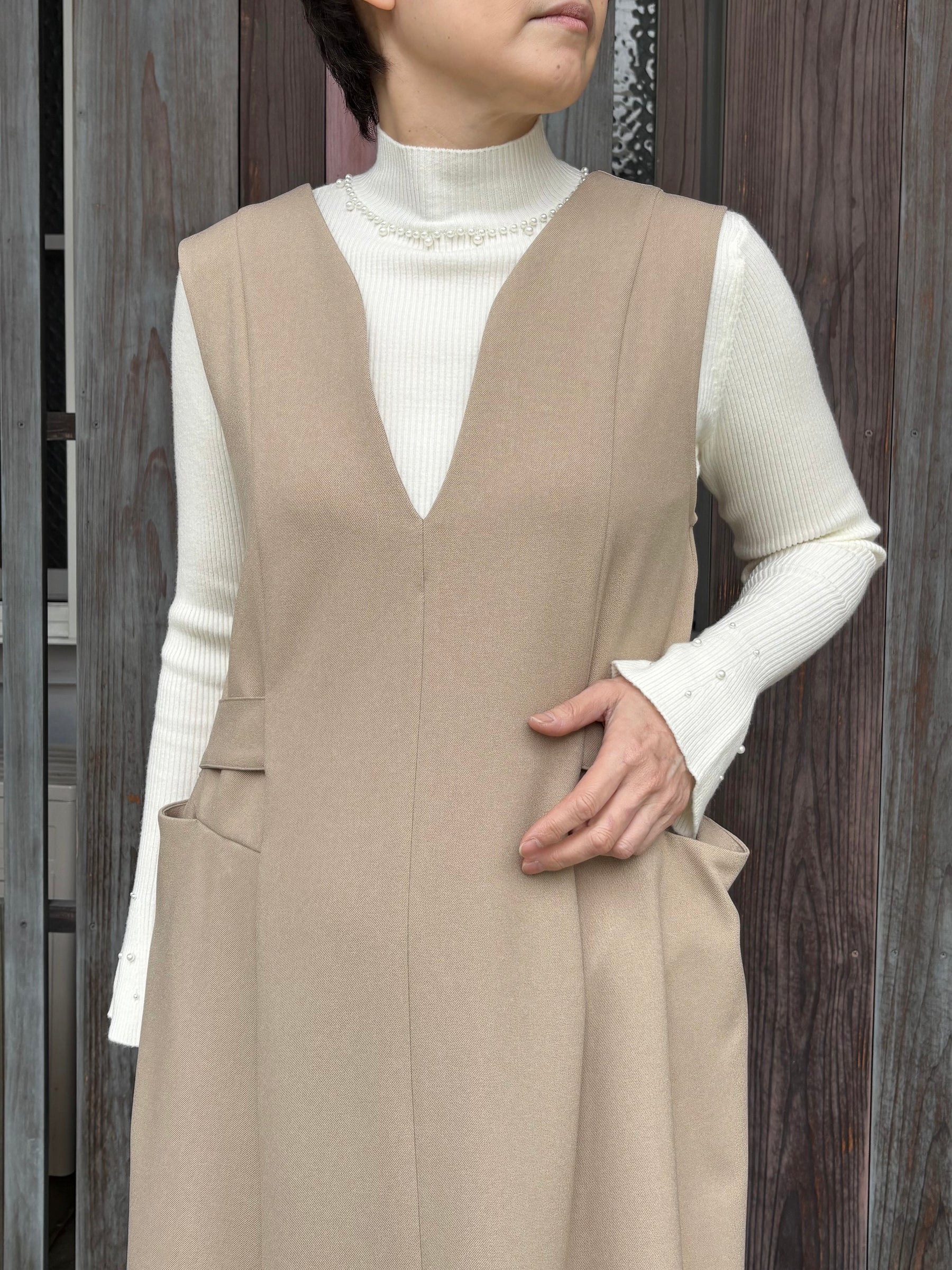 パール付袖フリルハイネックリブニット