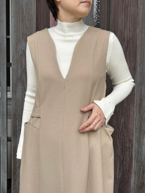 パール付袖フリルハイネックリブニット