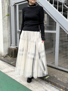 パール付袖フリルハイネックリブニット