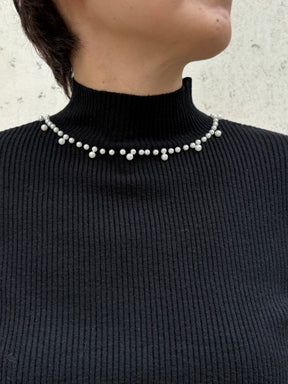 パール付袖フリルハイネックリブニット