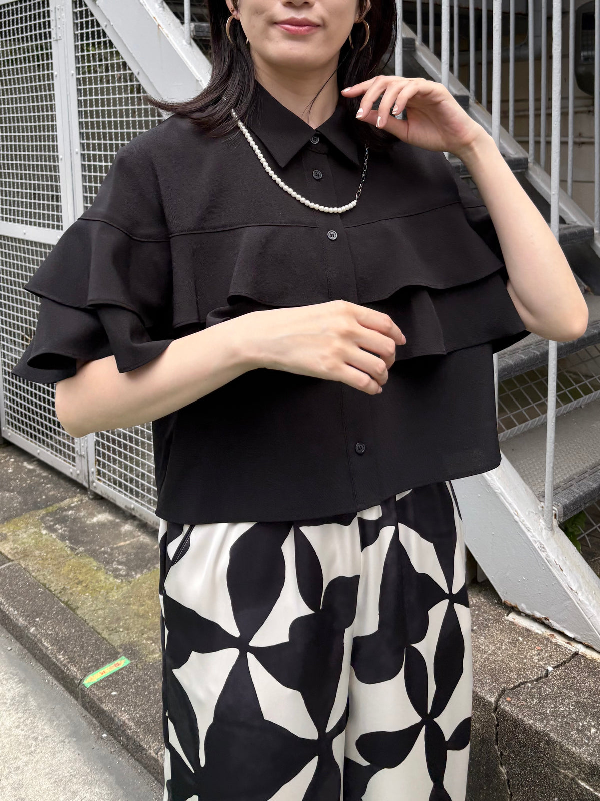 麻タッチラッフル半袖ブラウス