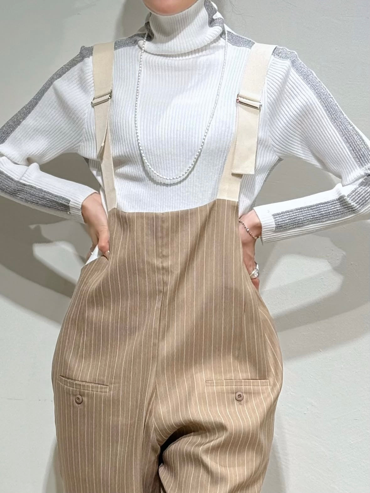 サイドラメラインタートルニット