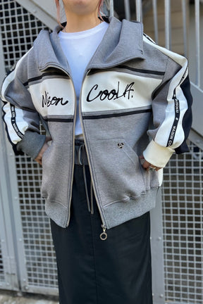 クレイジーパターンエンブロイダリールーズジップフーディー
