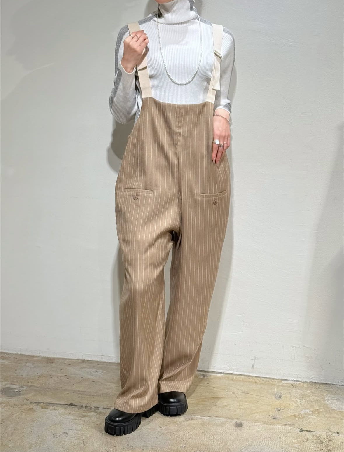 サイドラメラインタートルニット