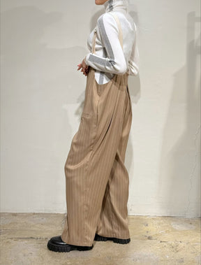 サイドラメラインタートルニット