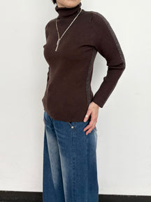 サイドラメラインタートルニット