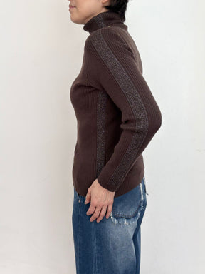 サイドラメラインタートルニット