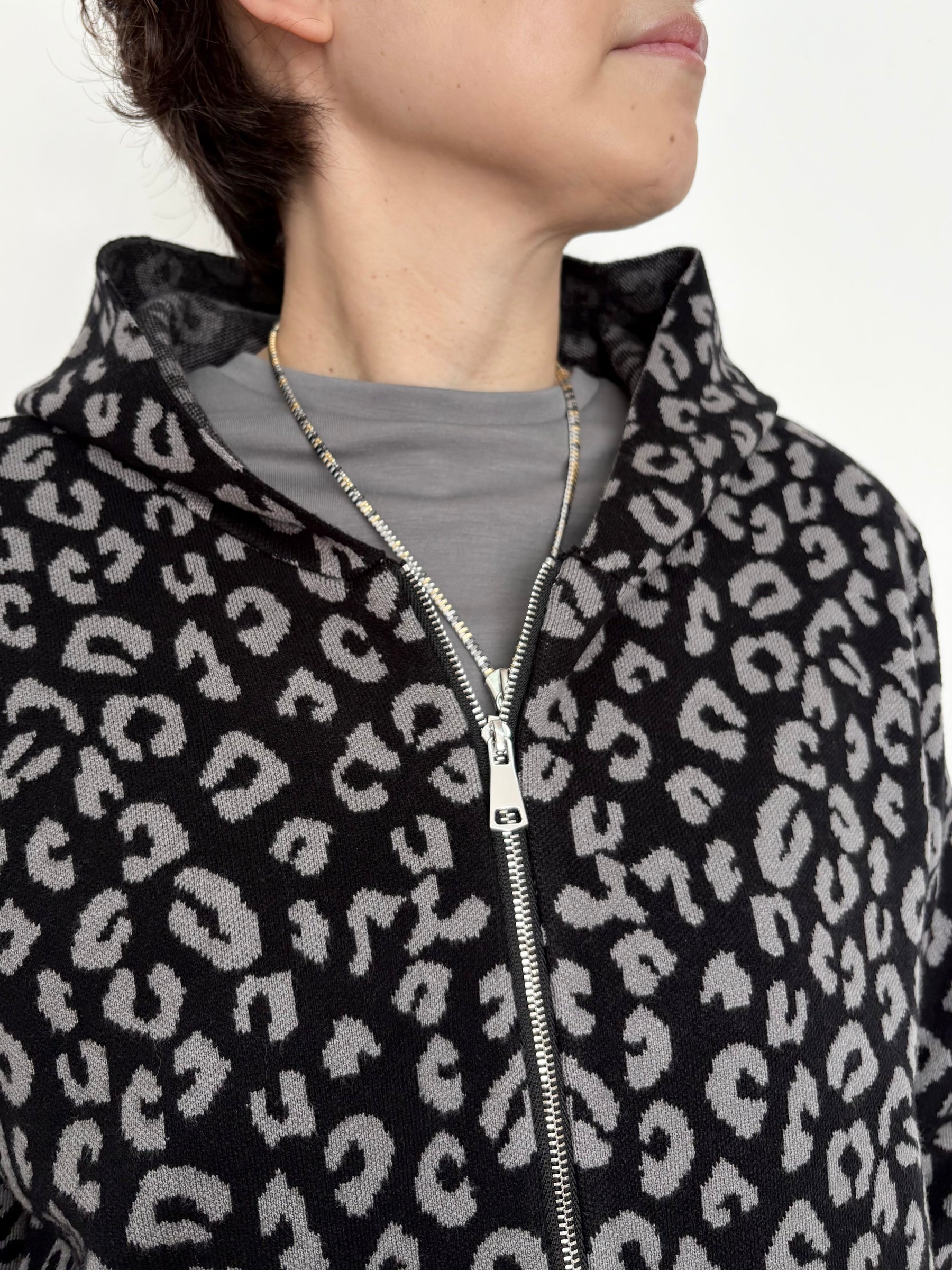 ヒョウ柄袖ラインニットパーカー