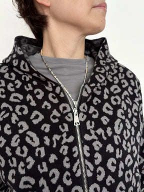 ヒョウ柄袖ラインニットパーカー