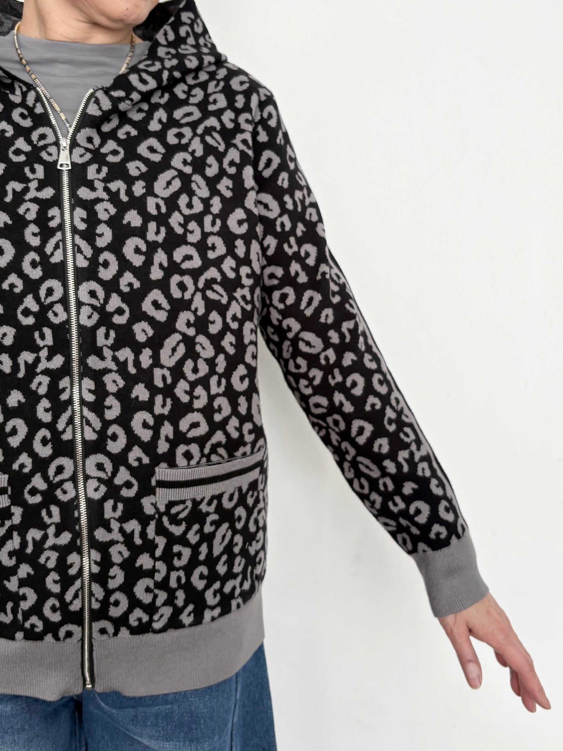 ヒョウ柄袖ラインニットパーカー