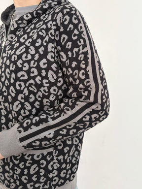 ヒョウ柄袖ラインニットパーカー