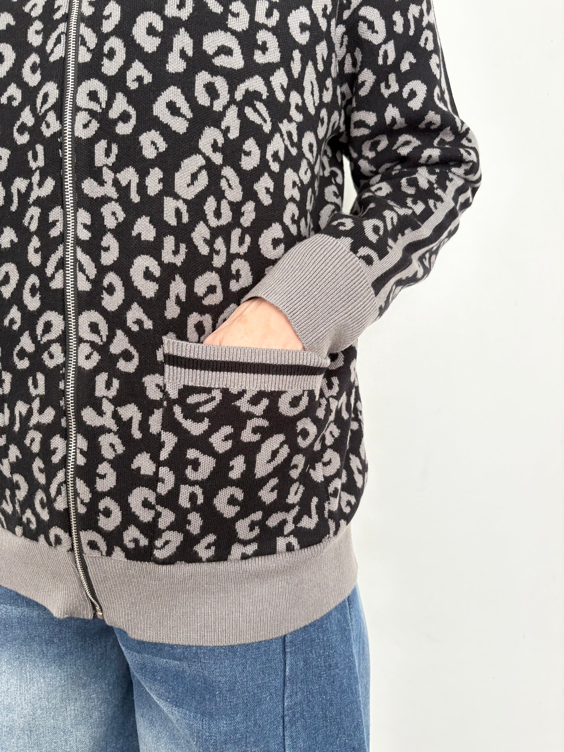 ヒョウ柄袖ラインニットパーカー