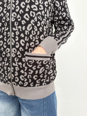 ヒョウ柄袖ラインニットパーカー