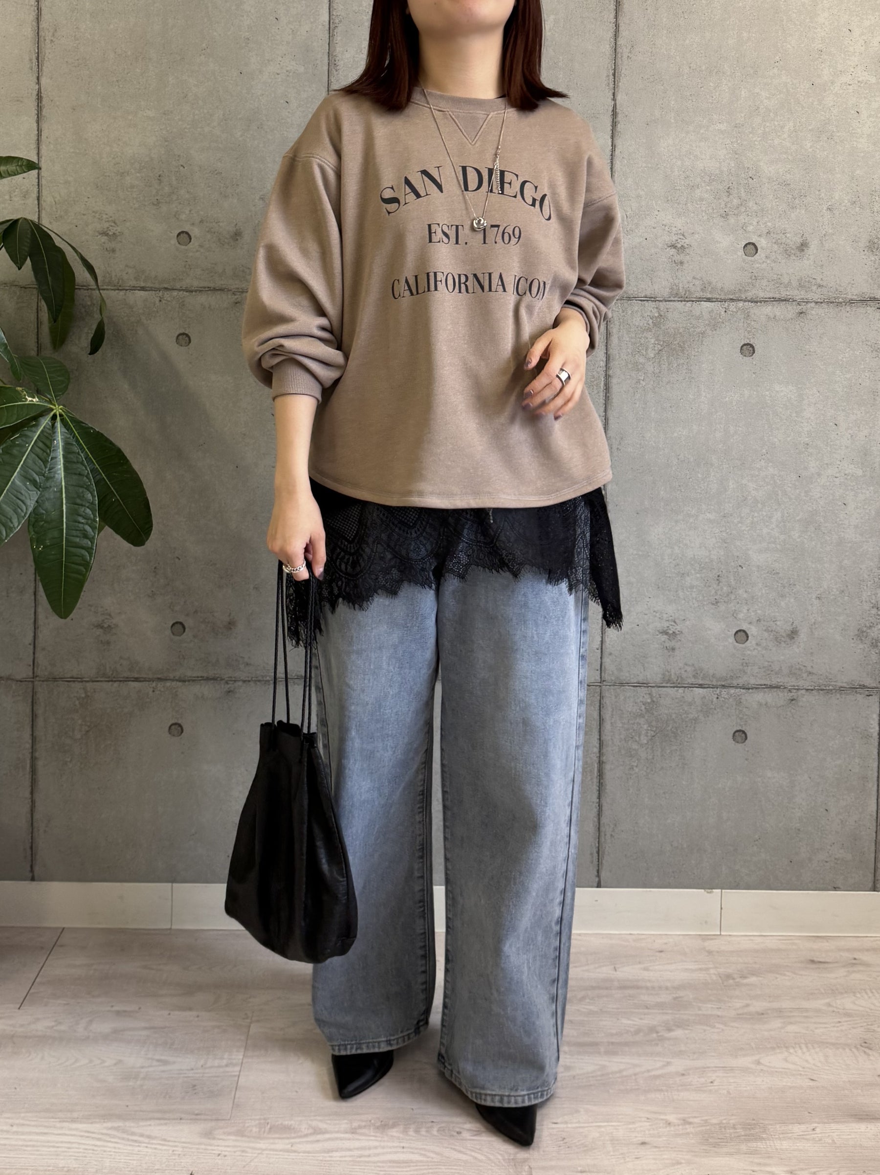 大人可愛い裾レースTOPS