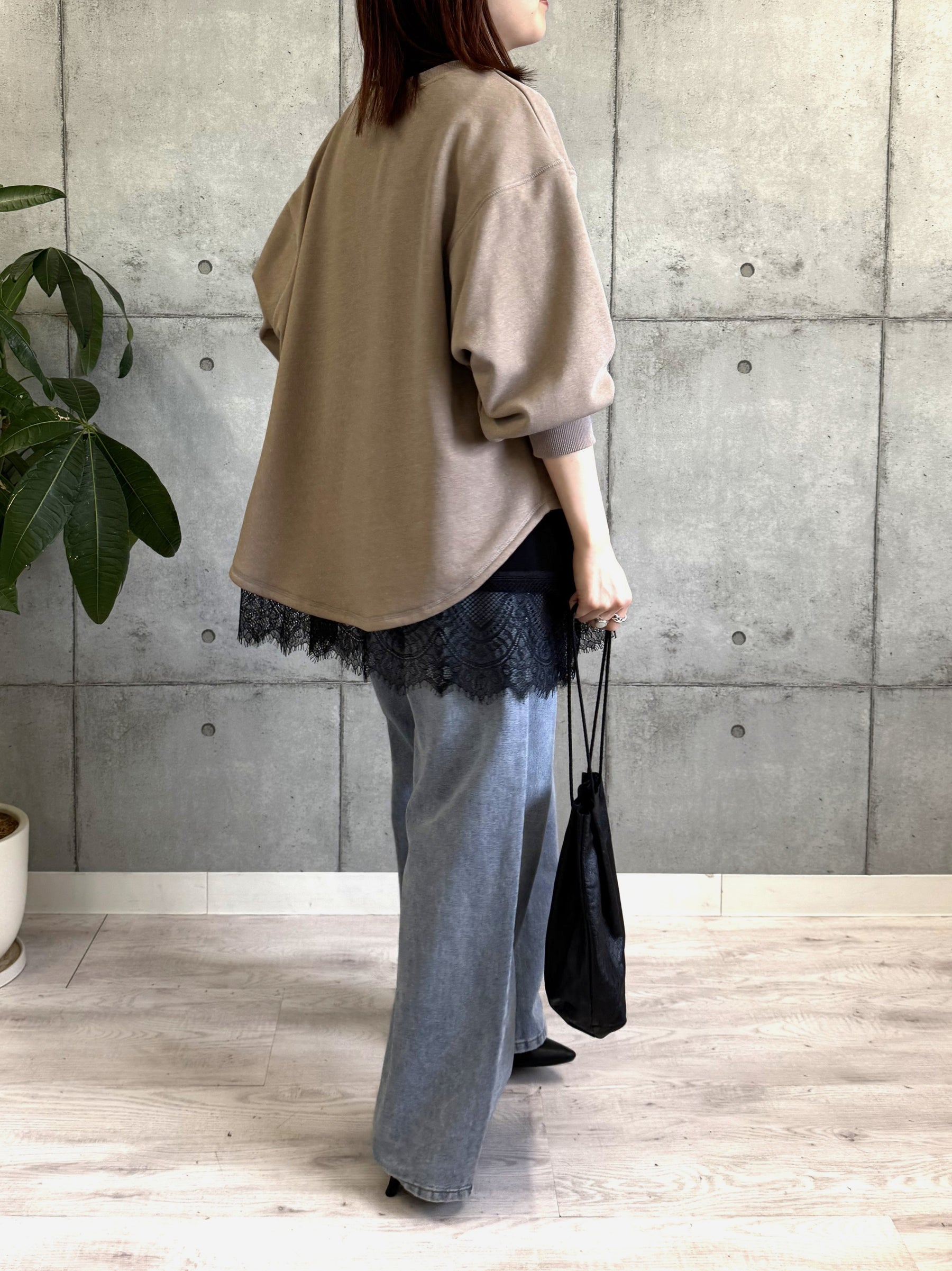 大人可愛い裾レースTOPS