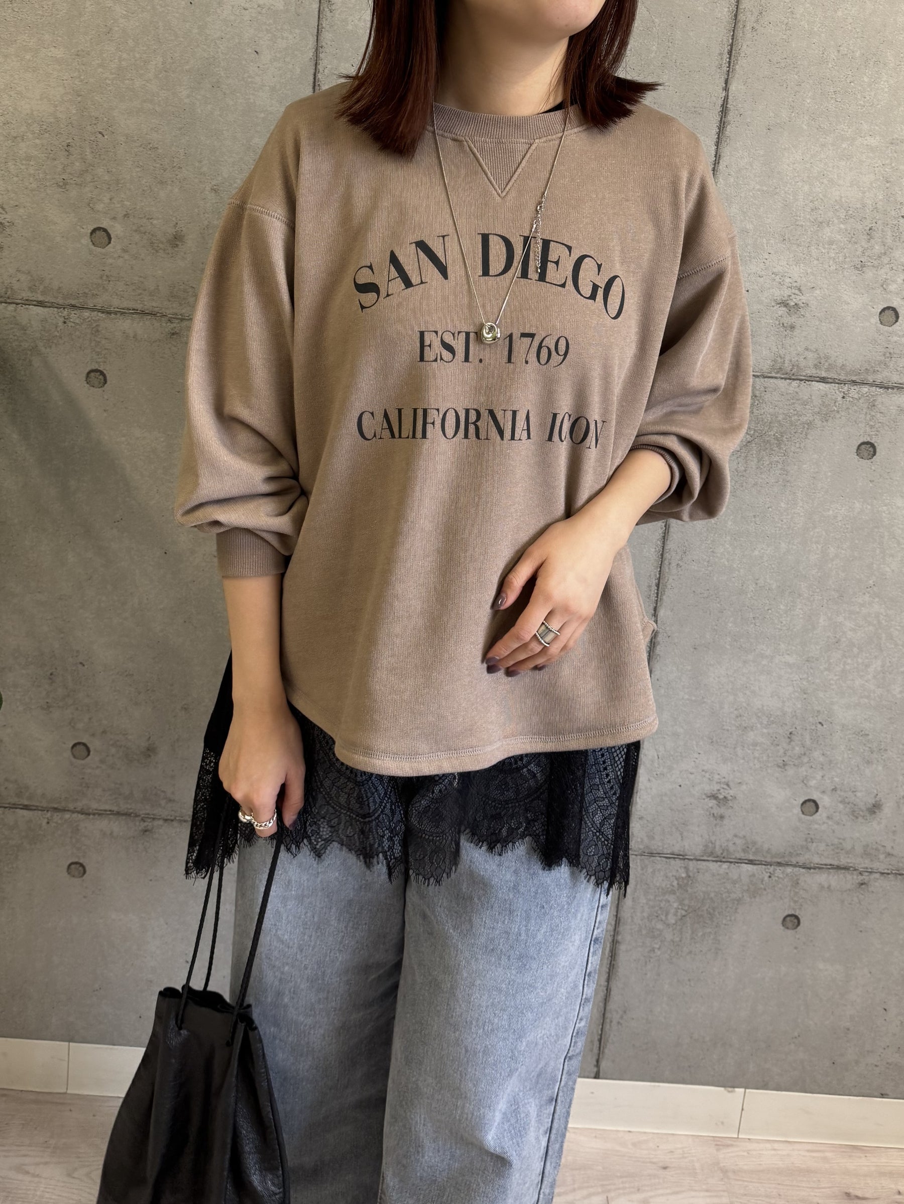 大人可愛い裾レースTOPS