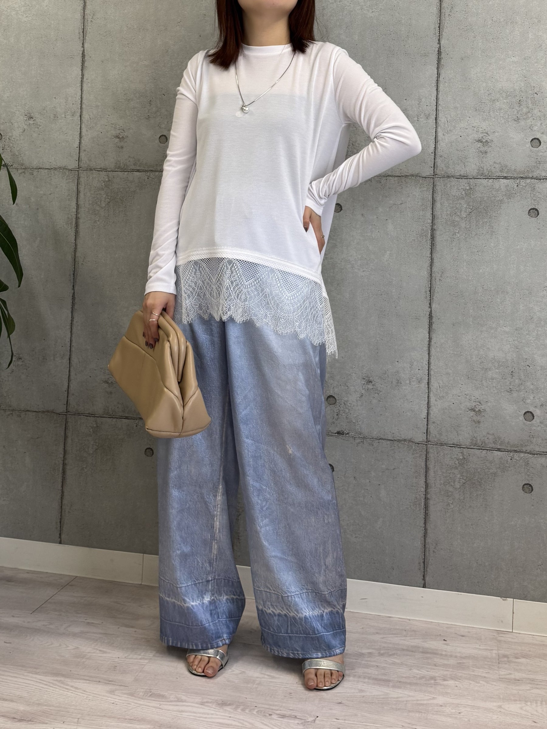 大人可愛い裾レースTOPS