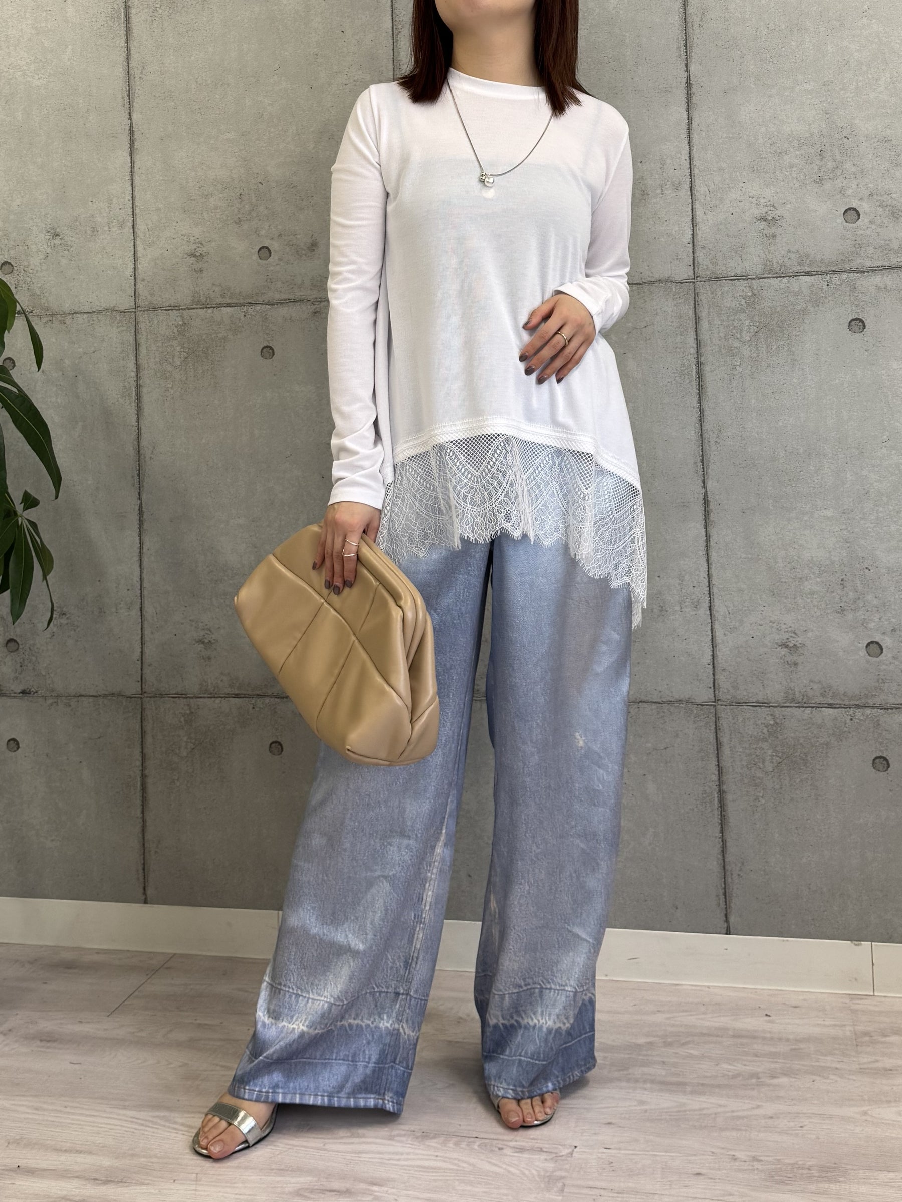 大人可愛い裾レースTOPS