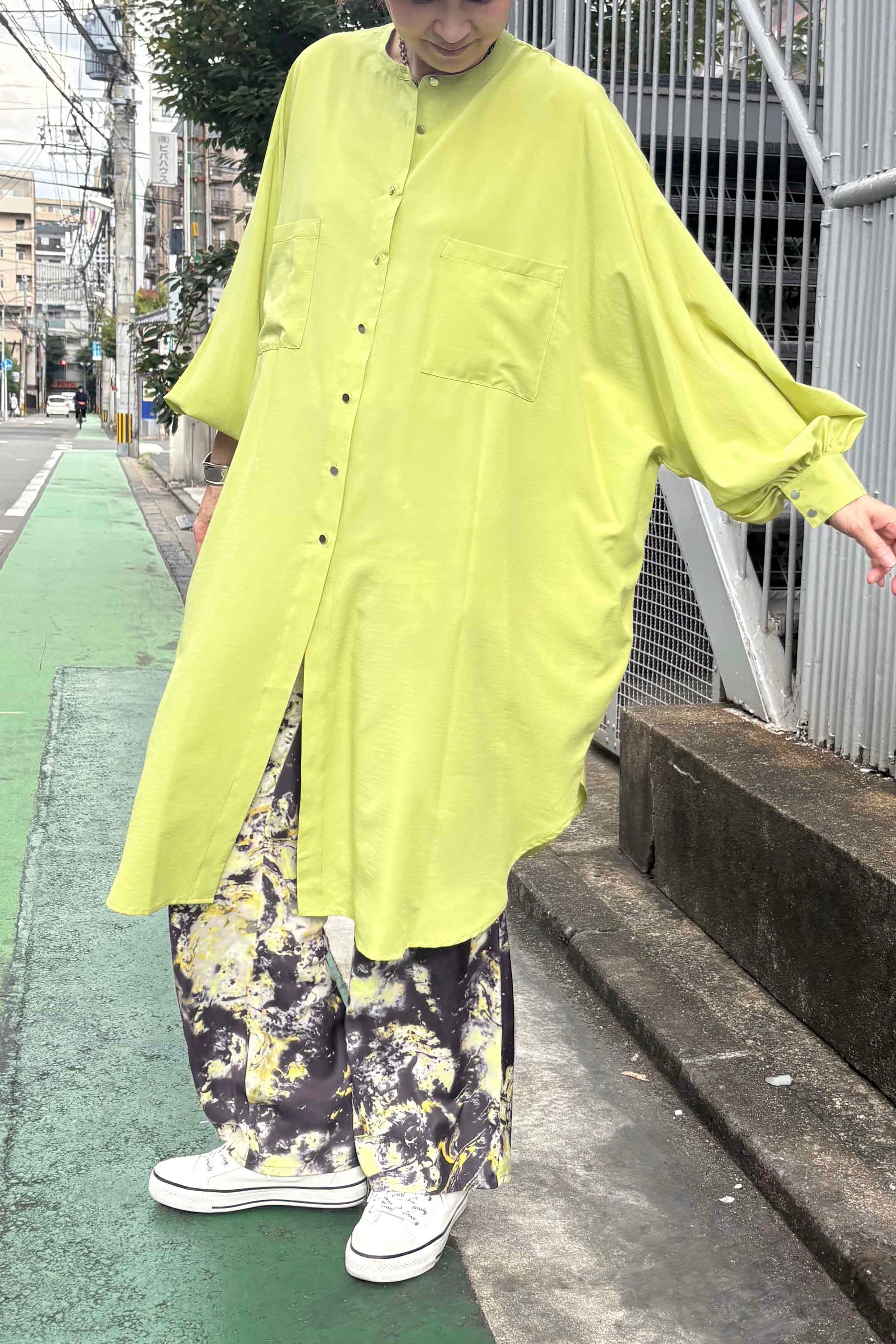 バックギャザールーズシャツワンピース