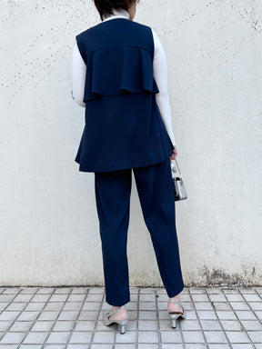 後ろぺプラムベスト