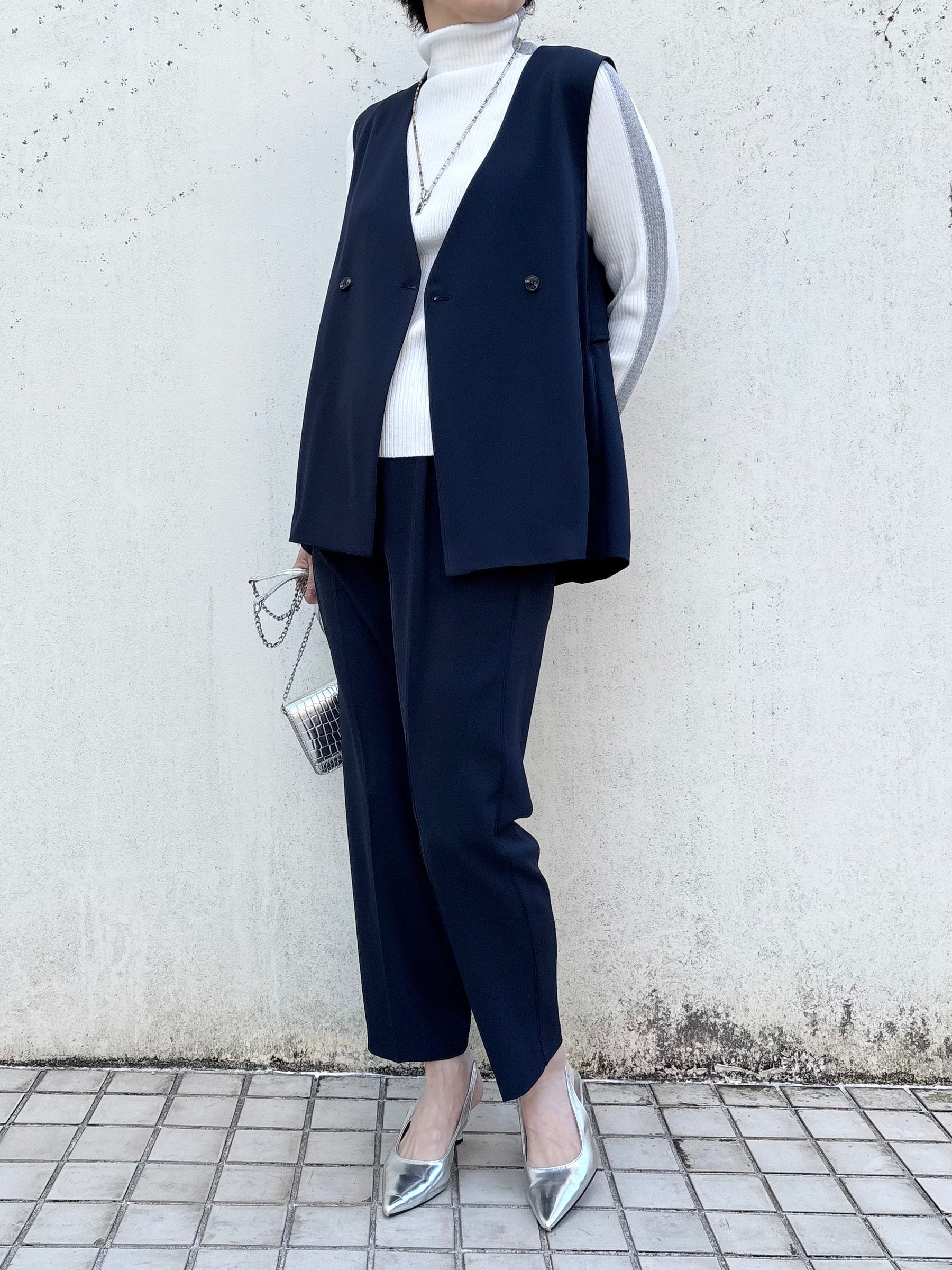 後ろぺプラムベスト