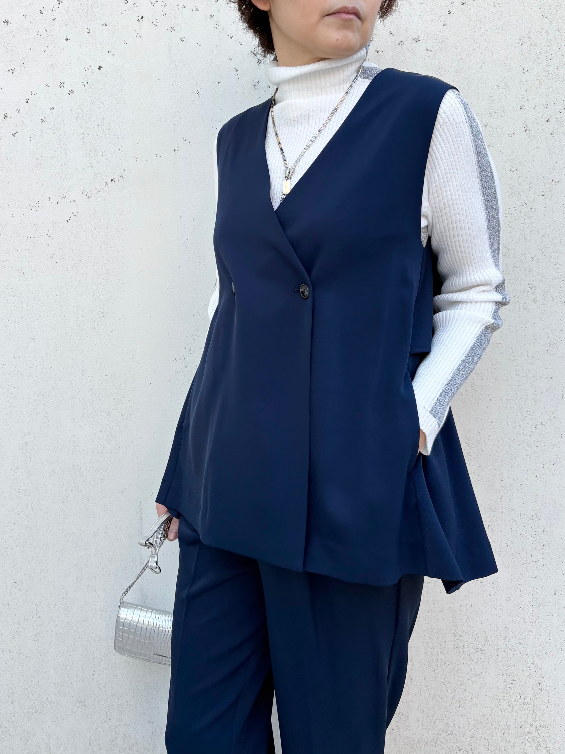 後ろぺプラムベスト