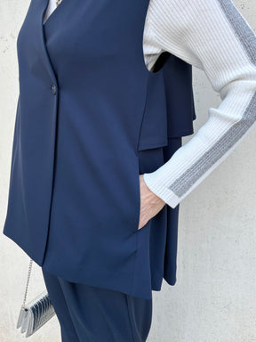 後ろぺプラムベスト