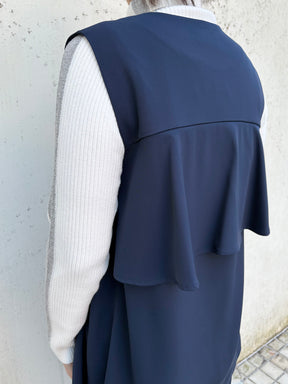 後ろぺプラムベスト