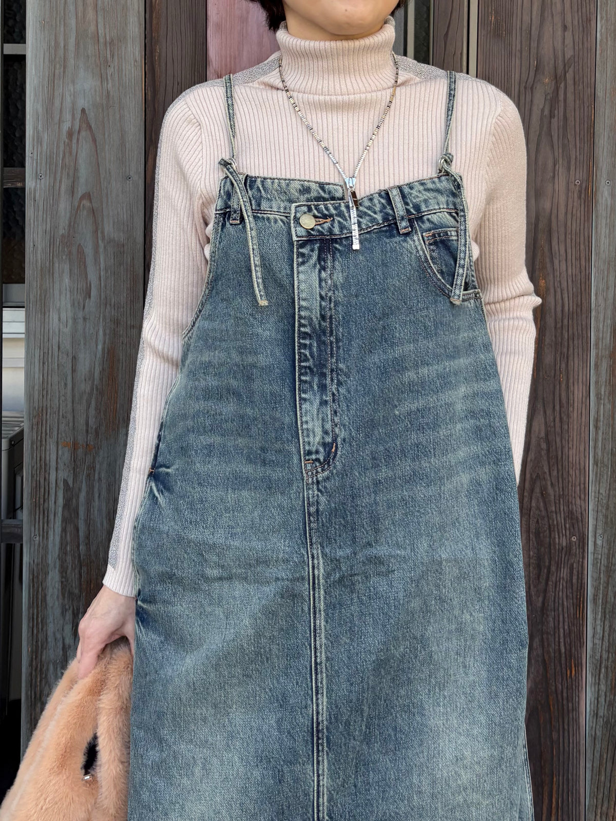 サイドラメラインタートルニット