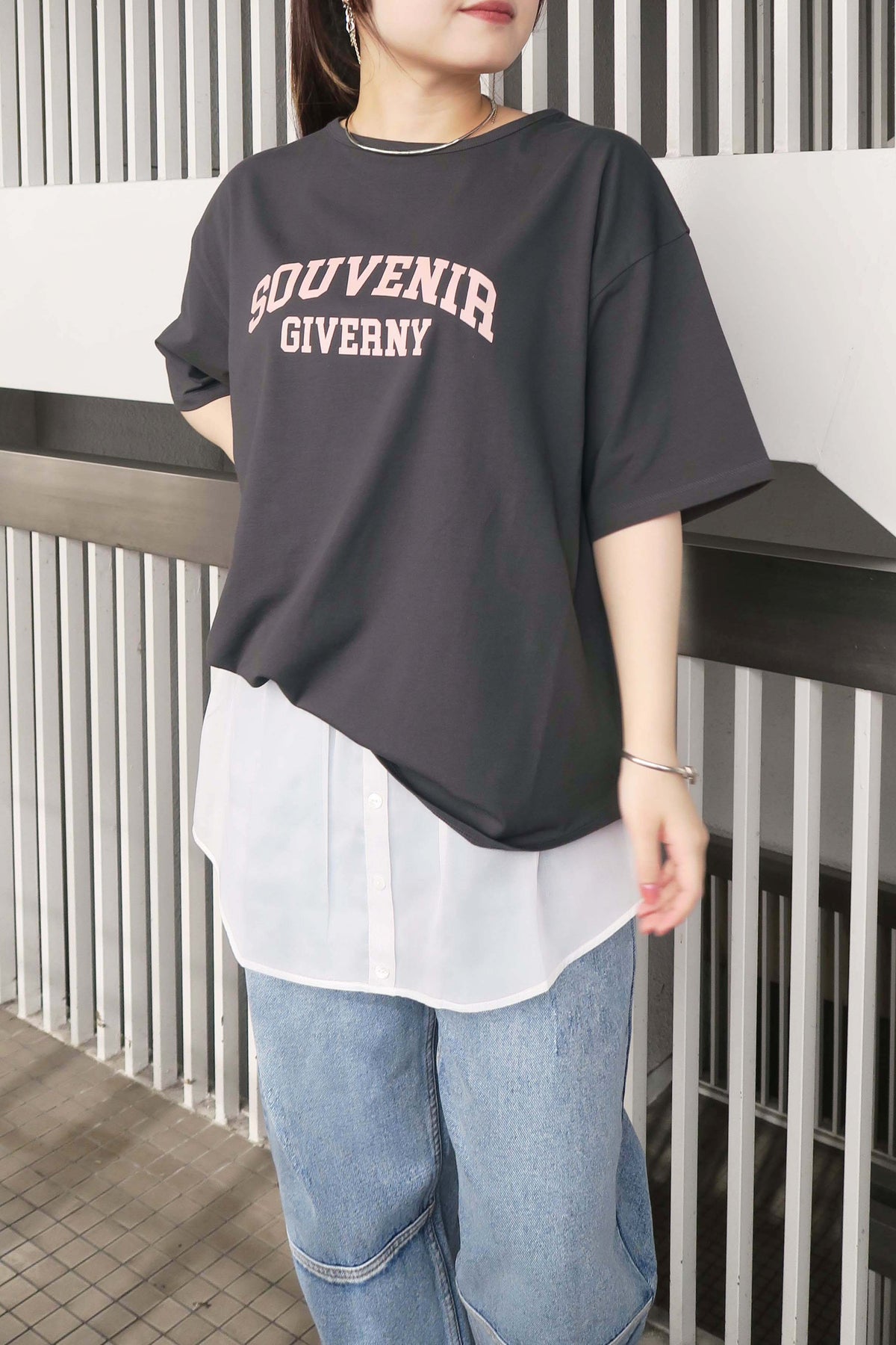 Anna kerry (アンナケリー) souvenir-tシャツ 27252906 チャコール