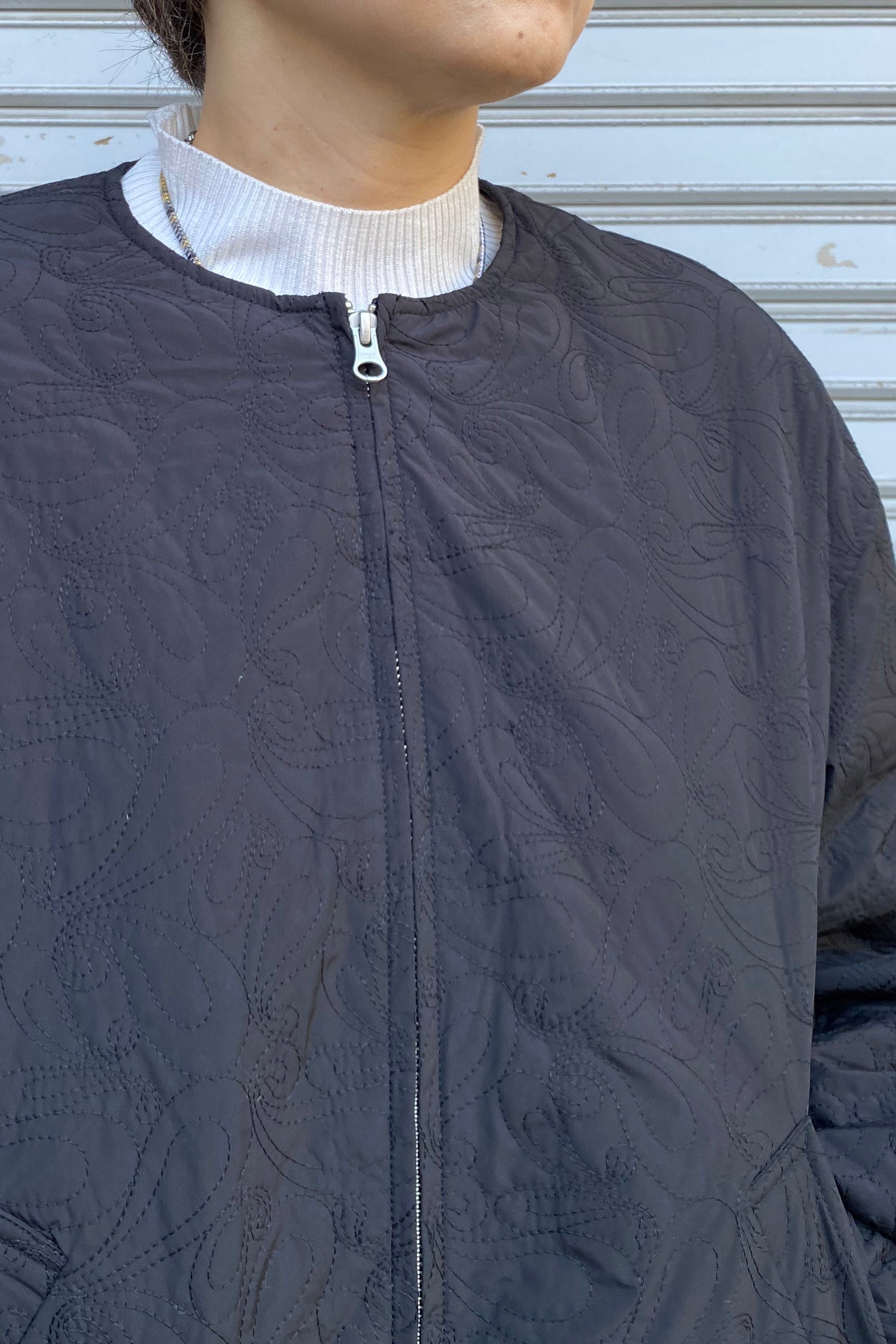 刺繍ダウンジャケット