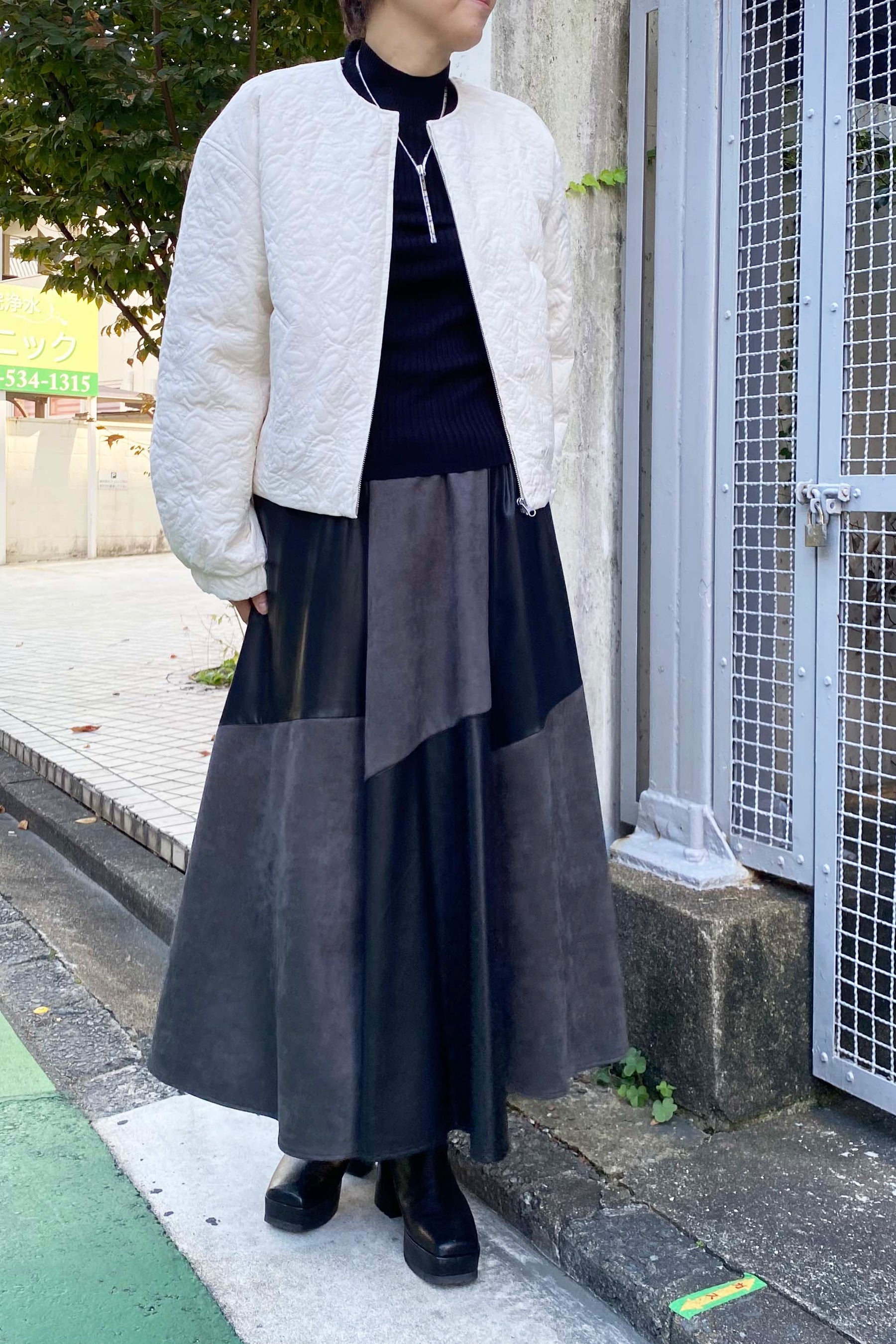 刺繍ダウンジャケット