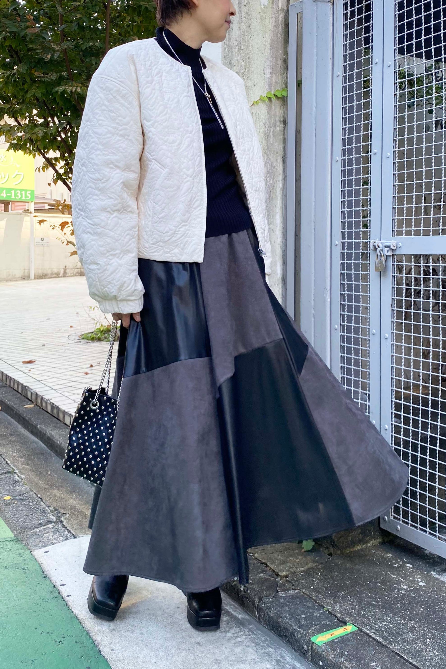 刺繍ダウンジャケット