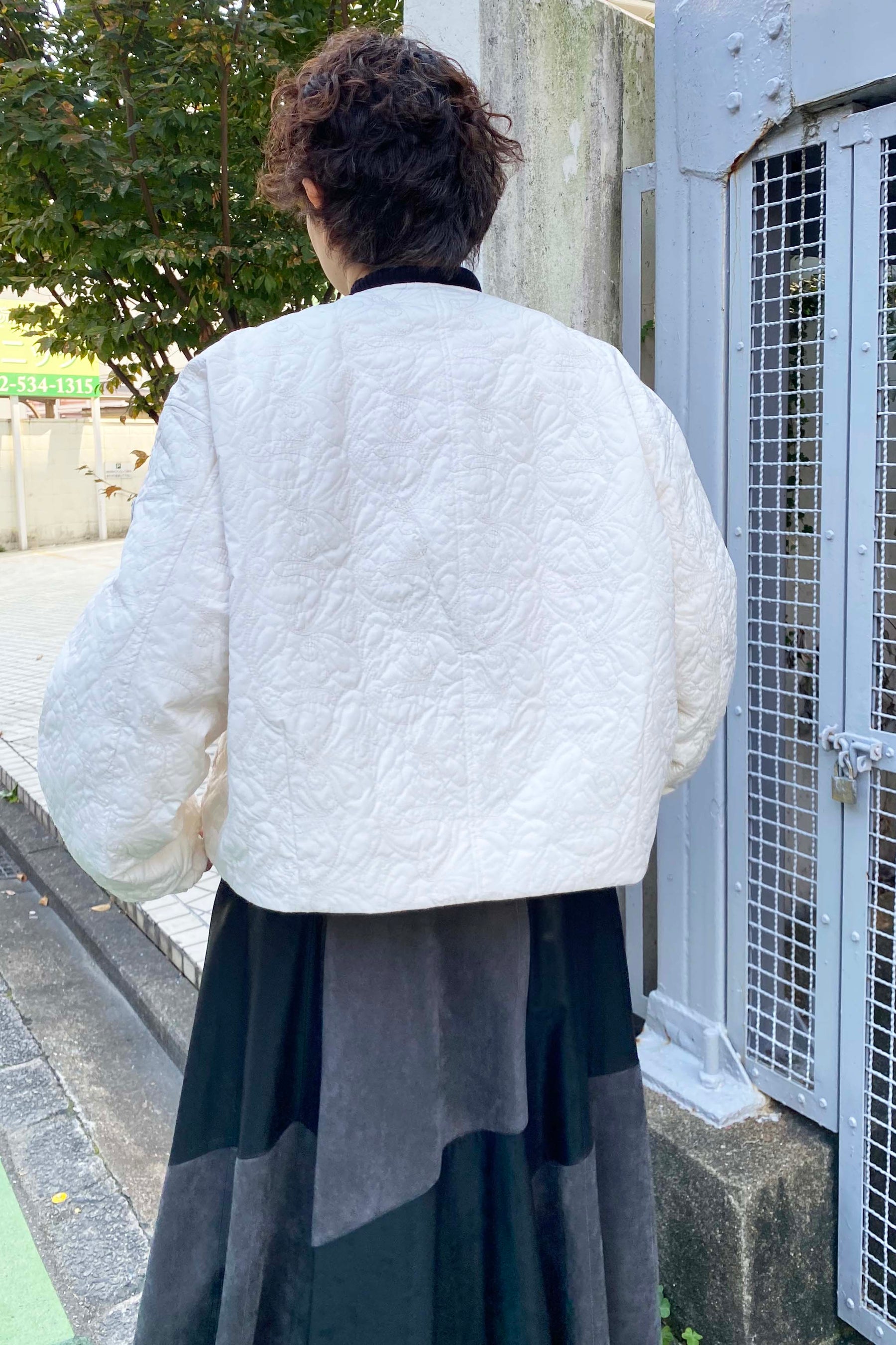 刺繍ダウンジャケット